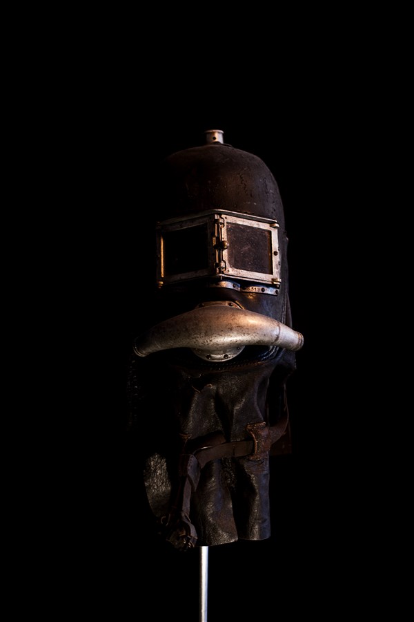 THE CONTEMPORARY STEAMPUNK CABINET all rights reserved Rauchhelm smoke helmet CABINET R.jpg